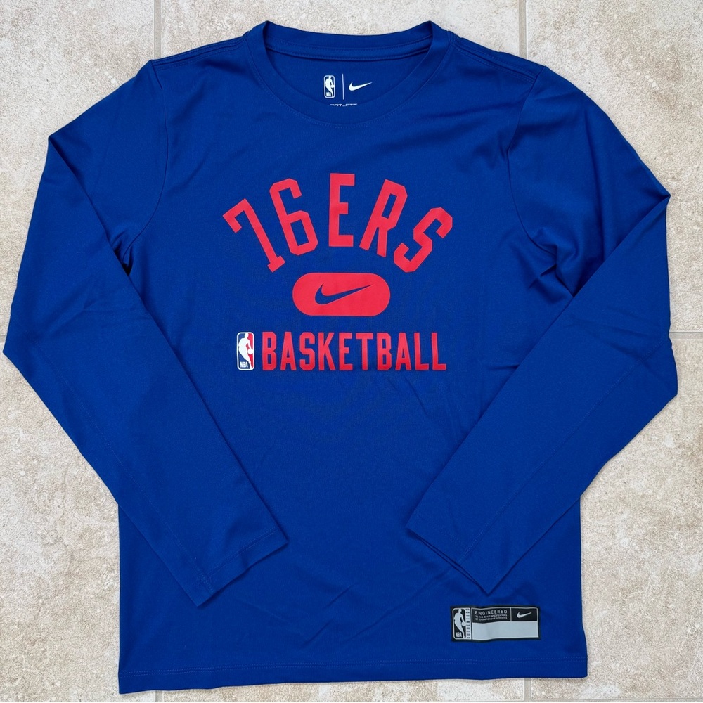 Nike Dri-FIT Philadelphia 76ers T-Shirt
Size: Medium (10/12)
Color: Blue/Red